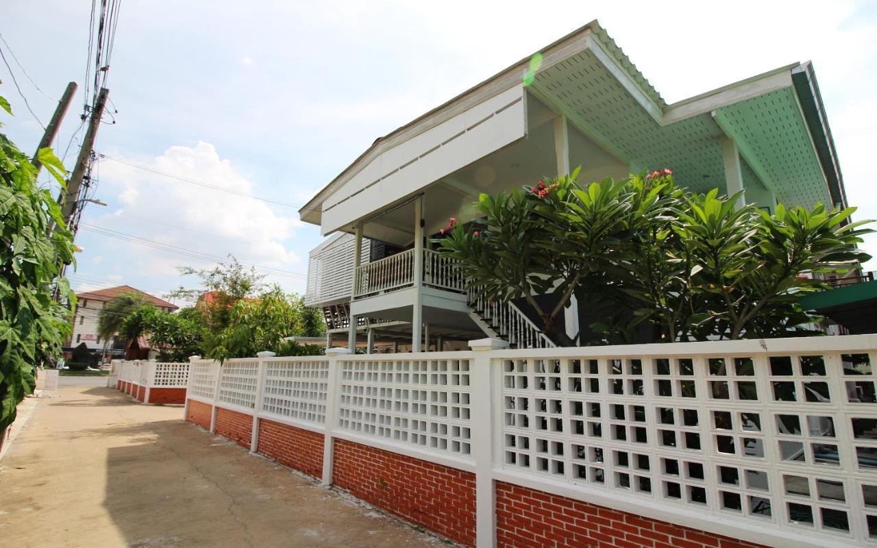 Room In Guest Room - Baan Khunphiphit Homestay No2322 Аюттхая Экстерьер фото